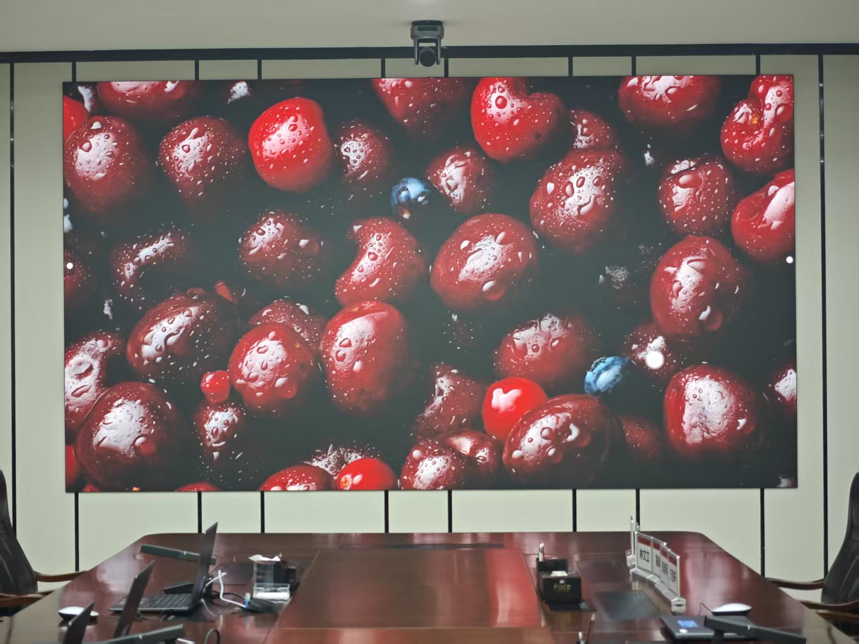 P1.56超清快装屏，低电压无损画质，无需钢结构墙面直接贴装系列